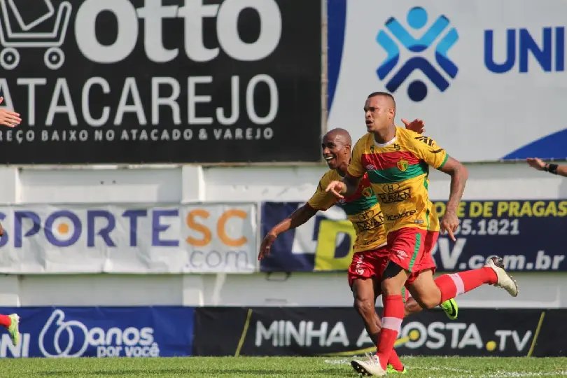 Brusque consegue a primeira vitória no Estadual