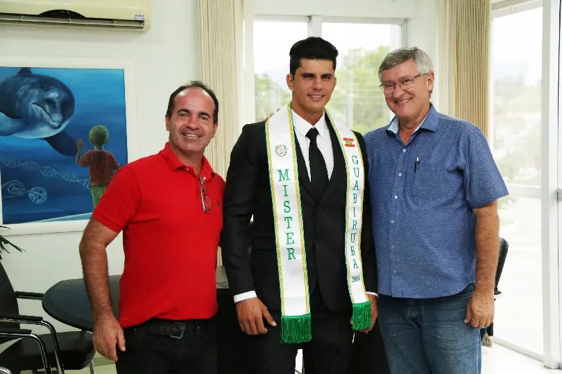 Prefeito recebe visita de Mister Guabiruba 