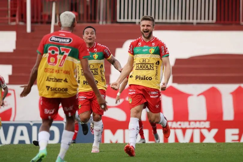 Brusque chega a segunda vit&oacute;ria consecutiva e chega aos 19 pontos 