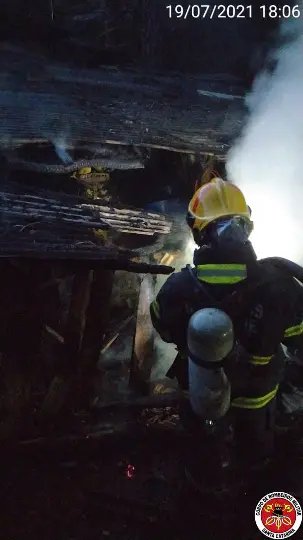 Fogo atinge galp&atilde;o no bairro Ponta Russa