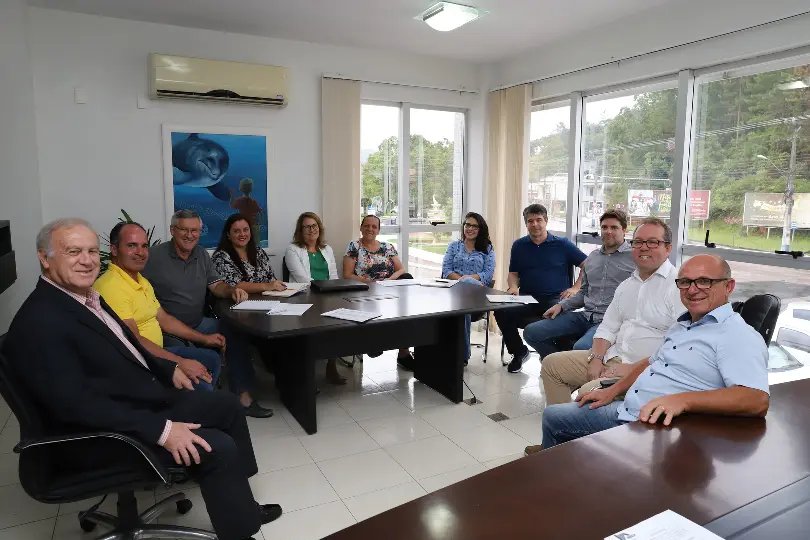 Prefeituras de Guabiruba e Botuver&aacute; entram em acordo com Hospital de Azambuja