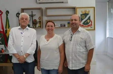 Eliani Aparecida Busnardo Bueno assume a Secretaria de Educação