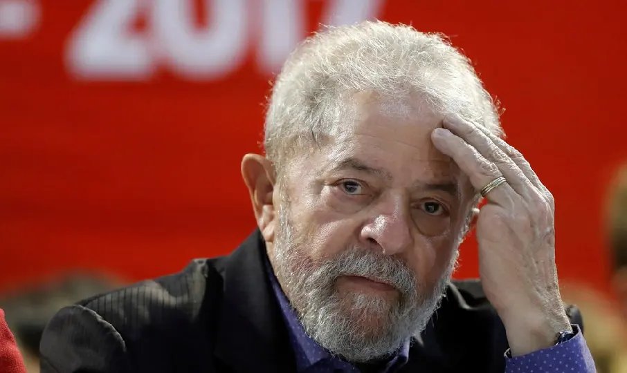 Lula é condenado por unanimidade a 12 anos de prisão