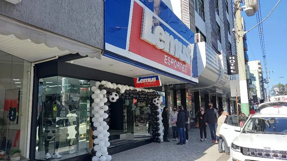 Lemus Esportes est&aacute; em novo local, mais amplo, no Centro