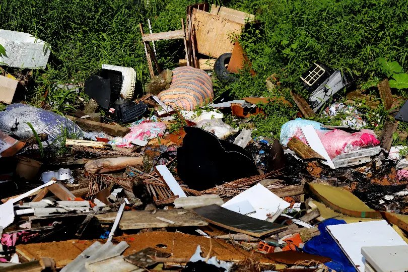 Vistorias identificam dois pontos críticos de descarte irregular de lixo