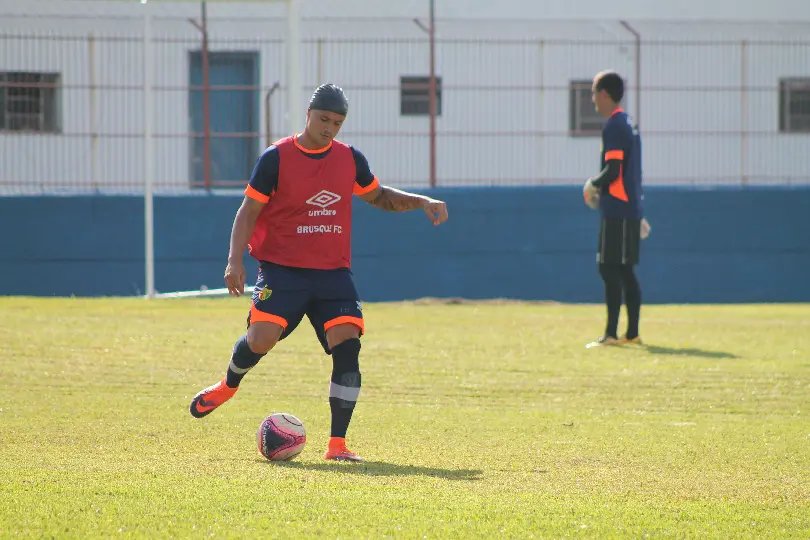 Entorse tira Edu do jogo contra o Figueirense