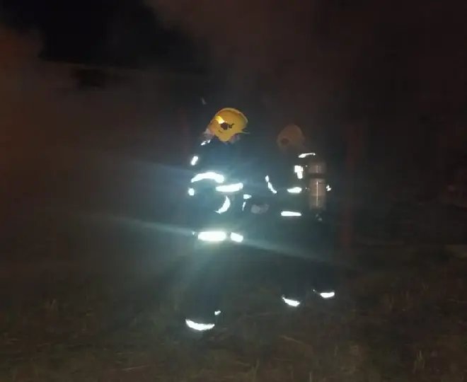 Bombeiros atendem inc&ecirc;ndio no bairro Dom Joaquim