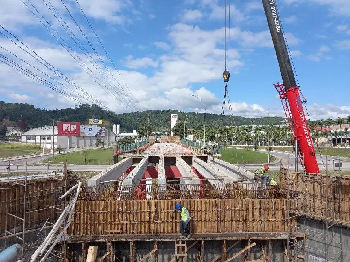 Iniciada mais uma etapa para reconstru&ccedil;&atilde;o da cabeceira da ponte
