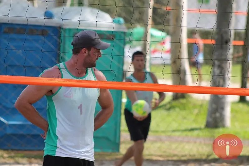Vôlei de Praia masculino precisa vencer para buscar medalha