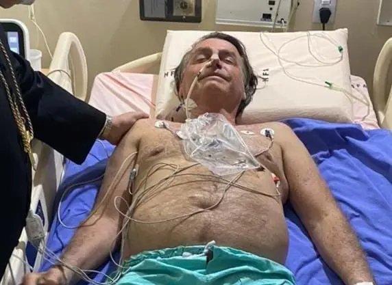 Com obstru&ccedil;&atilde;o intestinal, presidente &eacute; levado para S&atilde;o Paulo