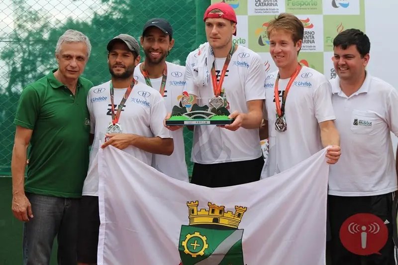 Tênis conquista vice-campeonato em final disputada