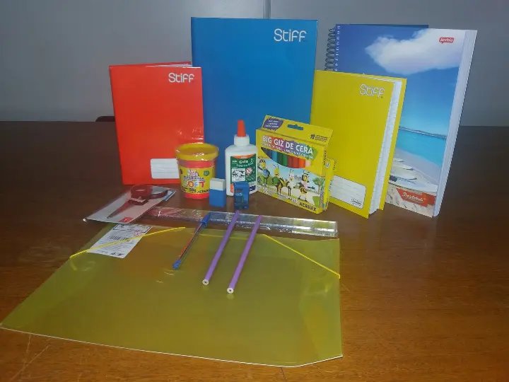 SINTRICOMB come&ccedil;a a entregar material escolar na segunda-feira