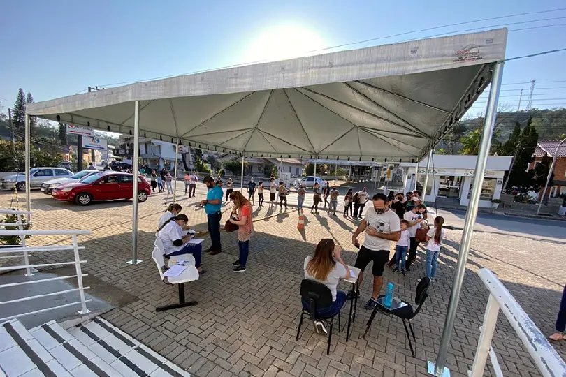 Guabiruba vacina mais de mil pessoas em mutir&atilde;o