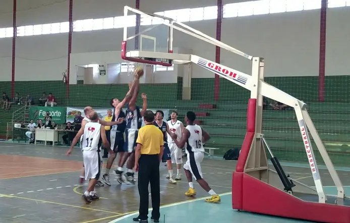 Basquete tem estreia tranquila