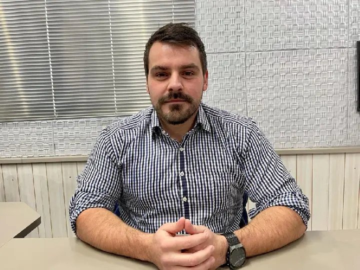 Nick Imhof diz que n&atilde;o tem privil&eacute;gio nos atendimentos de Obras