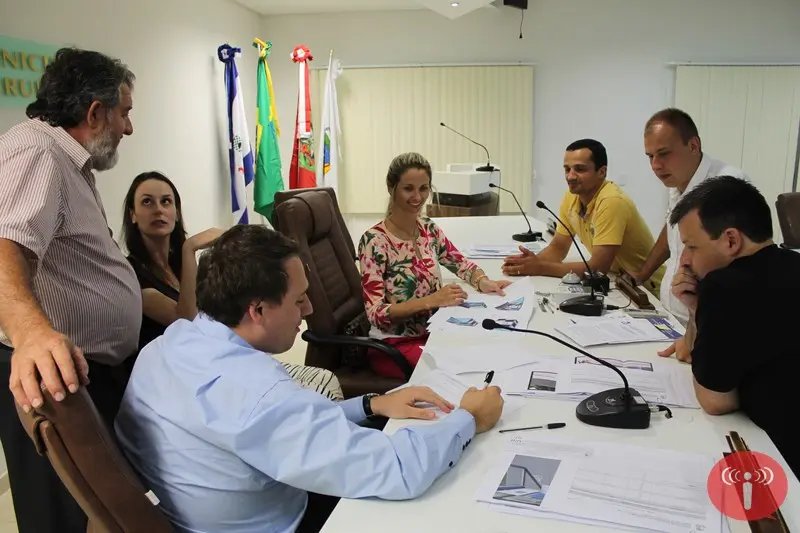 Padronização de pontos de ônibus e táxi