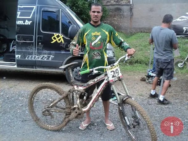 Medalha escapa por um segundo no Downhill