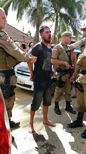Moradores reagem e detém dupla de criminosos