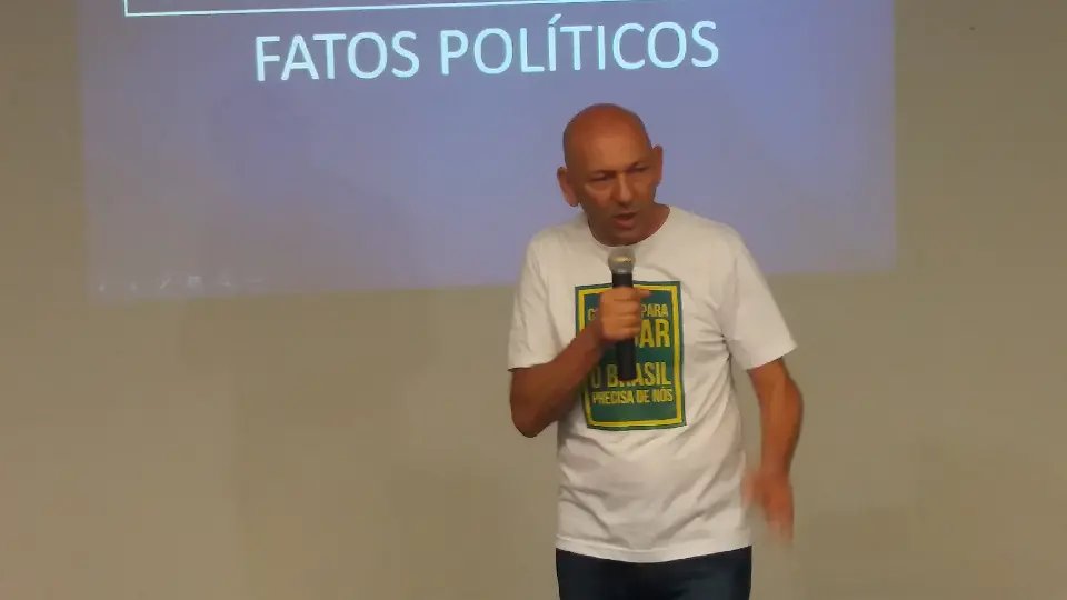 Hang anuncia que poderá ser candidato, sim, em 2018