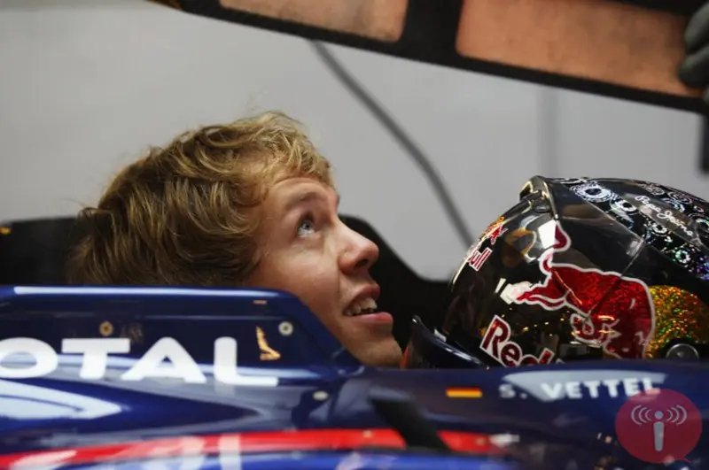 Vettel na ponta, Massa em 9º no GP Brasil