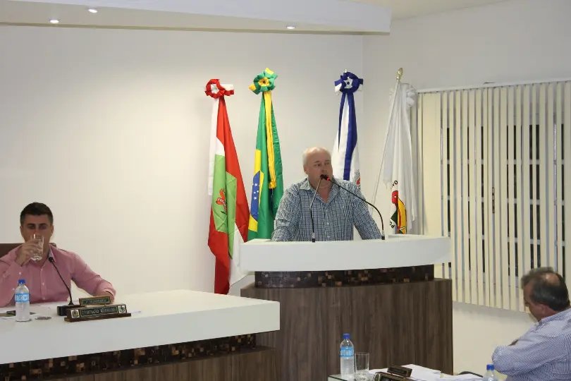 Ruas e alterações de trânsito foram temas durante sessão