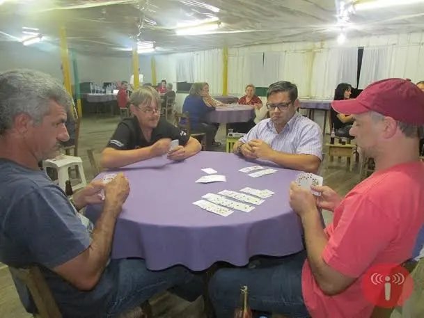 Campeões definidos na canastra