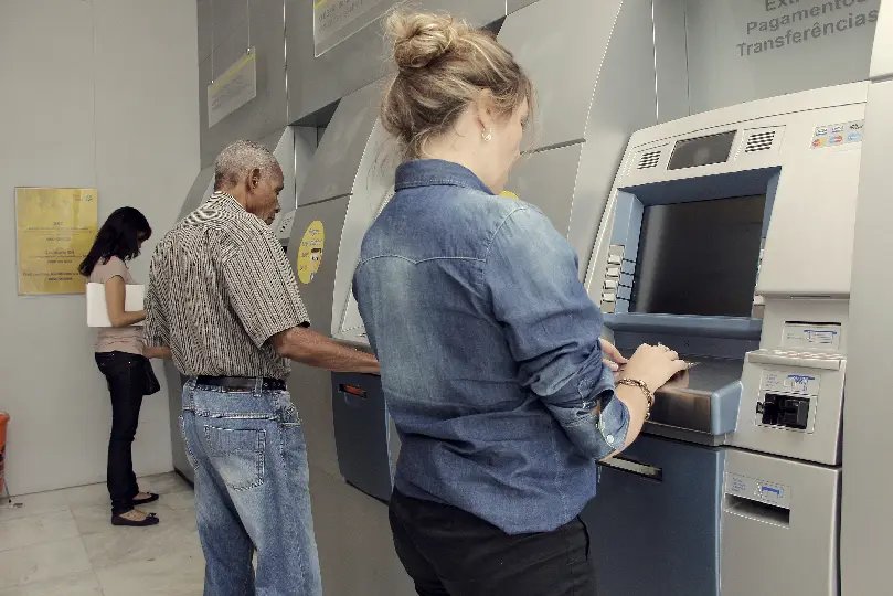 Bancos abrirão ao público até quinta-feira