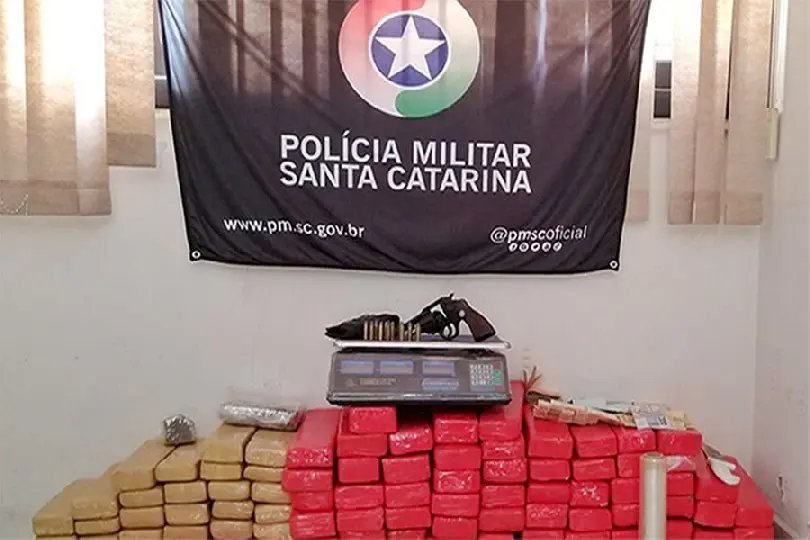 Opera&ccedil;&atilde;o apreende 85 kg de maconha em Blumenau