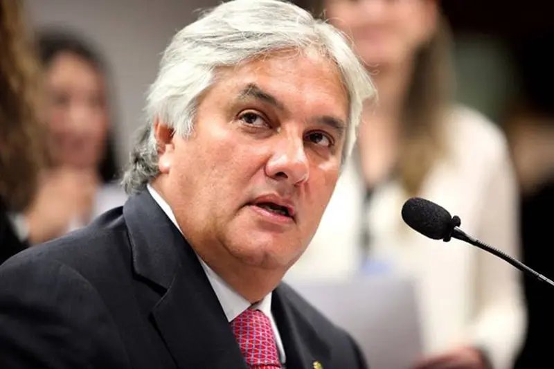  Por atrapalhar investigações, senador é preso