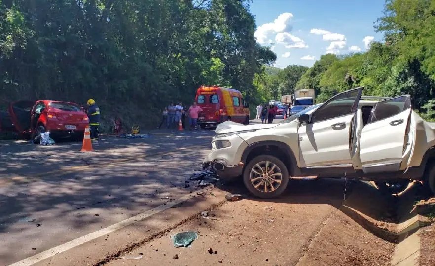 Mulher morre em acidente no Paran&aacute;, ela era passageira do carro com placas de Brusque