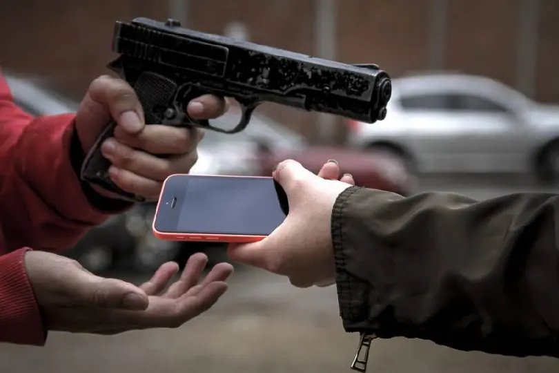 PM encontra ladrão de celular poucas horas após crime