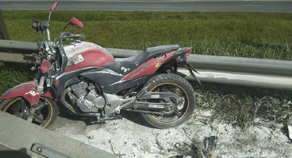 Dois morrem em acidente de moto na BR-101