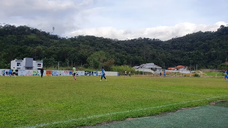 Brusque se reapresenta nesta quinta-feira 