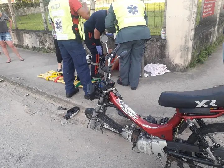 Duas pessoas ficam feridas em acidente no centro
