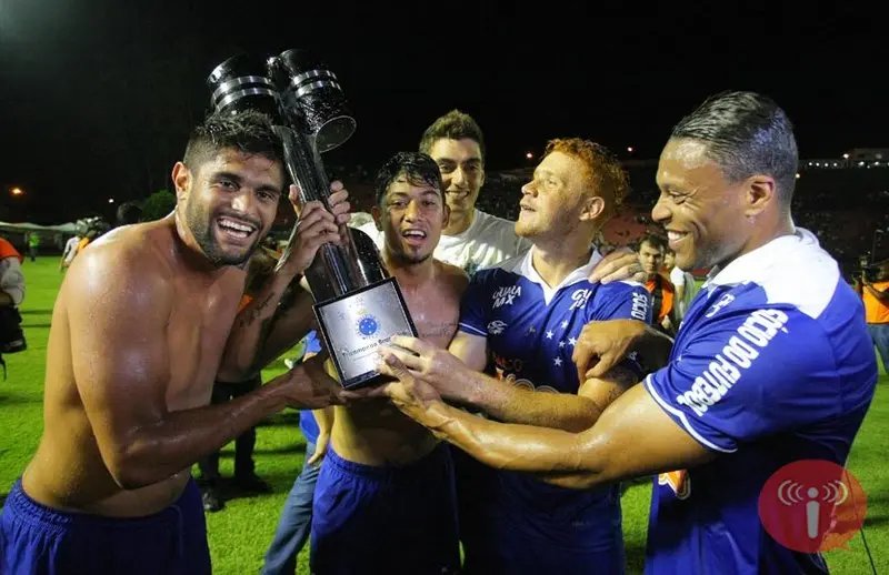 Cruzeiro conquista o tricampeonato brasileiro