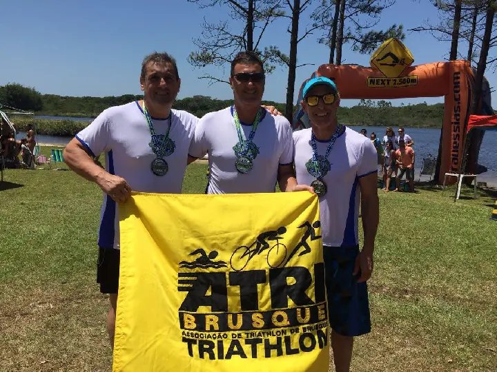 Brusquenses marcam presença na 3ª Travessia Lagoa Caverá Park, em Araranguá