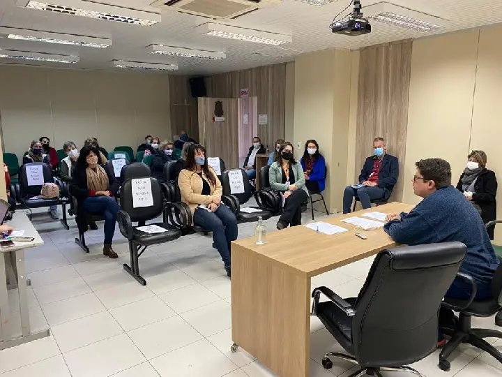 Nova gest&atilde;o do Conselho Municipal de Educa&ccedil;&atilde;o toma posse