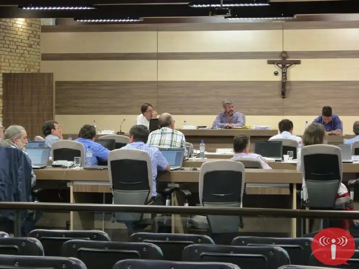 Oposição entoa críticas à saúde