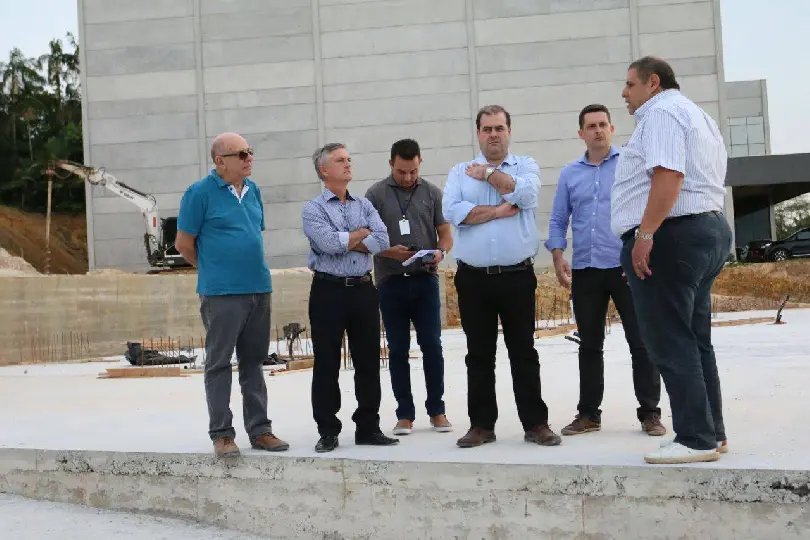 Secretário do Desenvolvimento Econômico Sustentável vistoria obra do Centro de Inovação