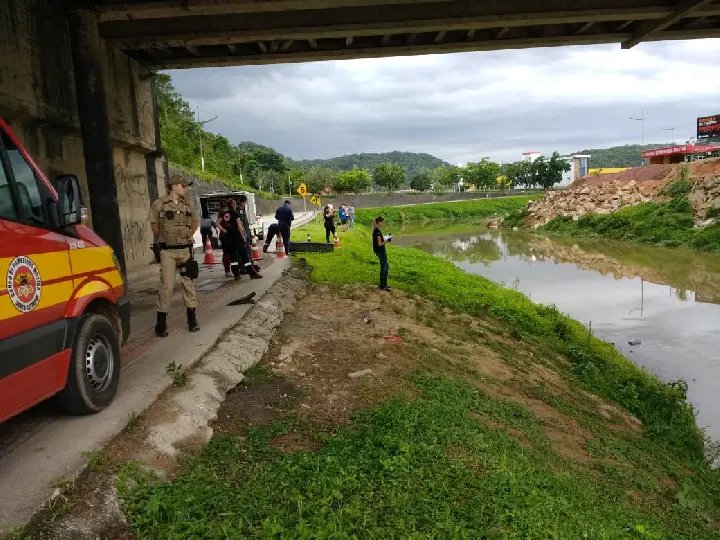 Jovem &eacute; encontrado morto no Rio Itaja&iacute; - Mirim