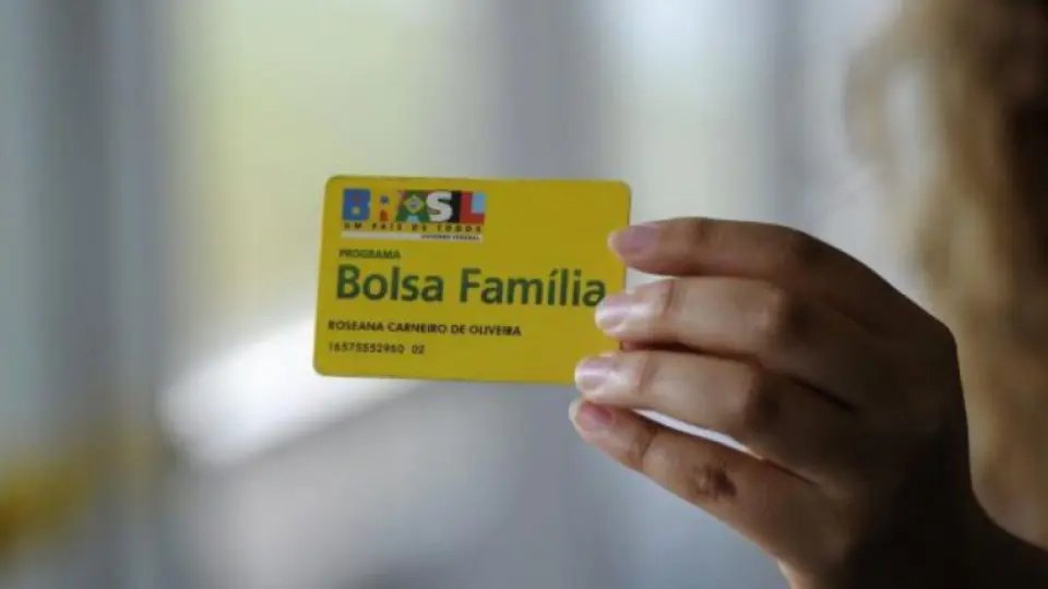 Caixa come&ccedil;a a pagar Bolsa Fam&iacute;lia de R$ 600 nesta quarta-feira