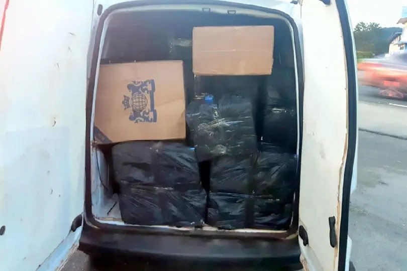 PRF flagra cigarros contrabandeados em Jaragu&aacute; do Sul
