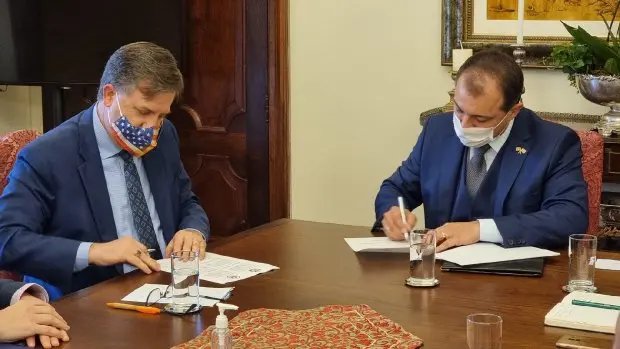 Governador Carlos Mois&eacute;s e embaixador dos EUA assinam memorando para ampliar parcerias em &aacute;reas priorit&aacute;rias