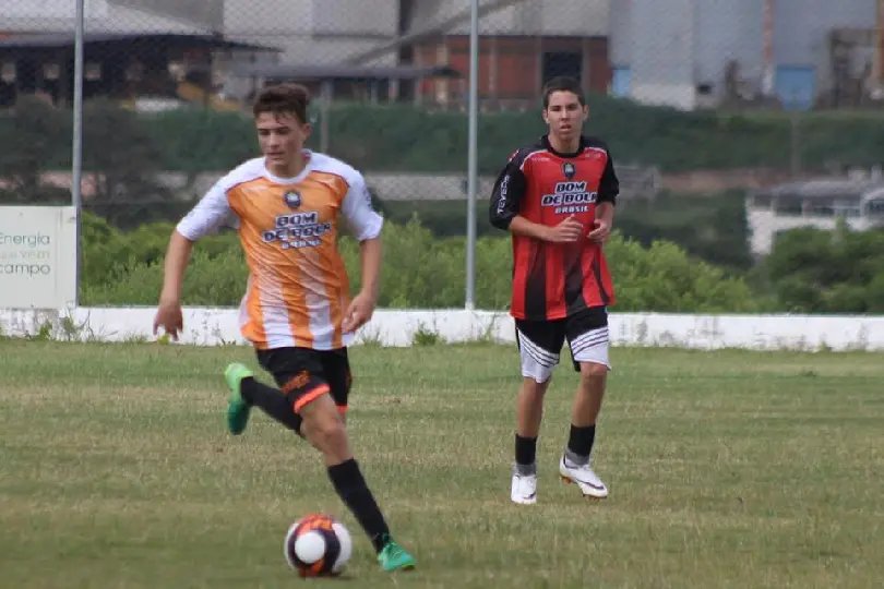 Escolas de Brusque disputam fase final do Moleque Bom de Bola