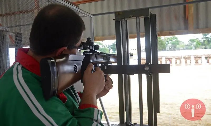Tiro Armas Longas: Brusque mira título