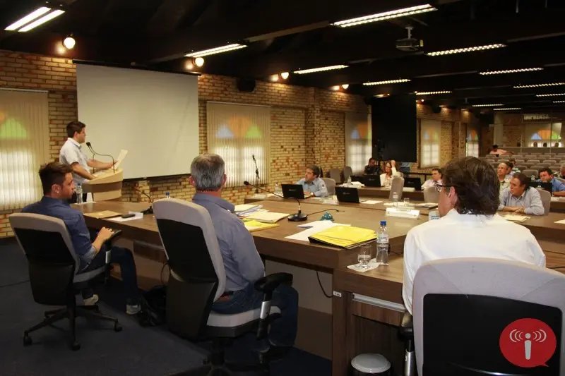 Vereadores aprovam cinco projetos