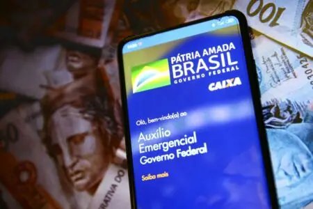 Caixa paga hoje aux&iacute;lio emergencial a nascidos em agosto