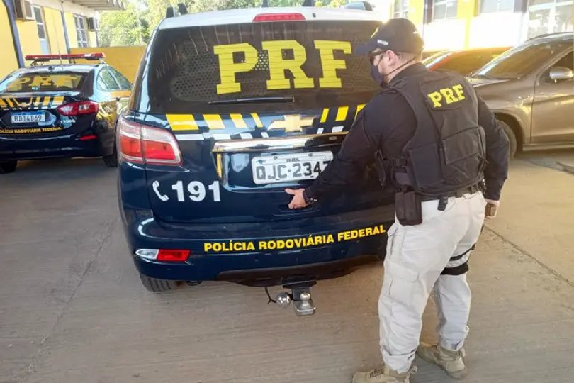 Suspeito por triplo homic&iacute;dio &eacute; preso pela PRF