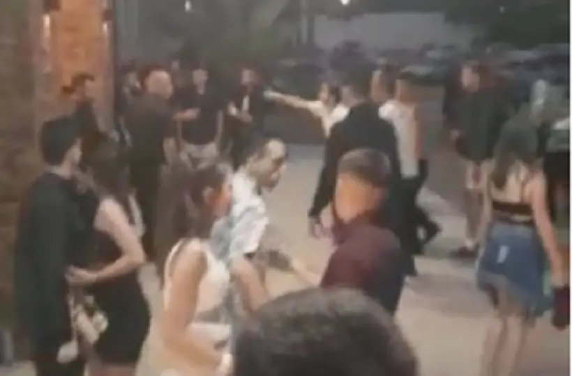 V&Iacute;DEO: festa acaba em briga entre visitantes e seguran&ccedil;as