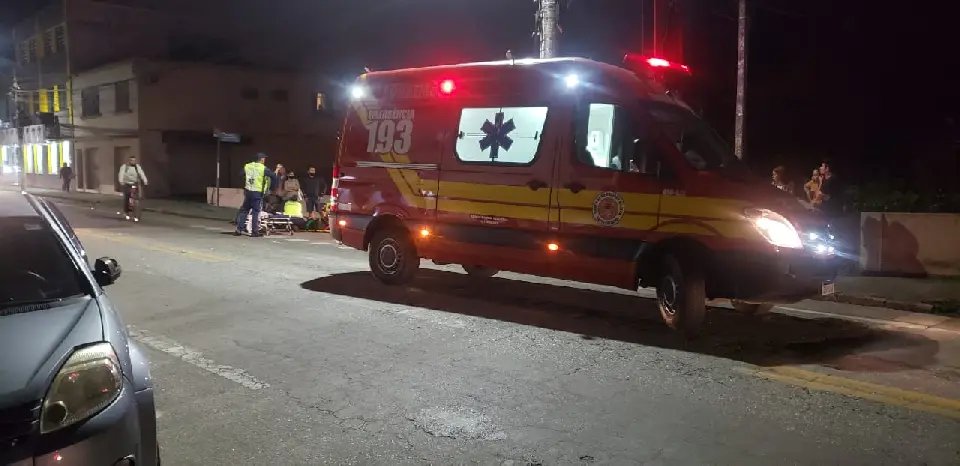 (V&iacute;deo) Colis&atilde;o fere uma pessoa e para tr&acirc;nsito no Centro